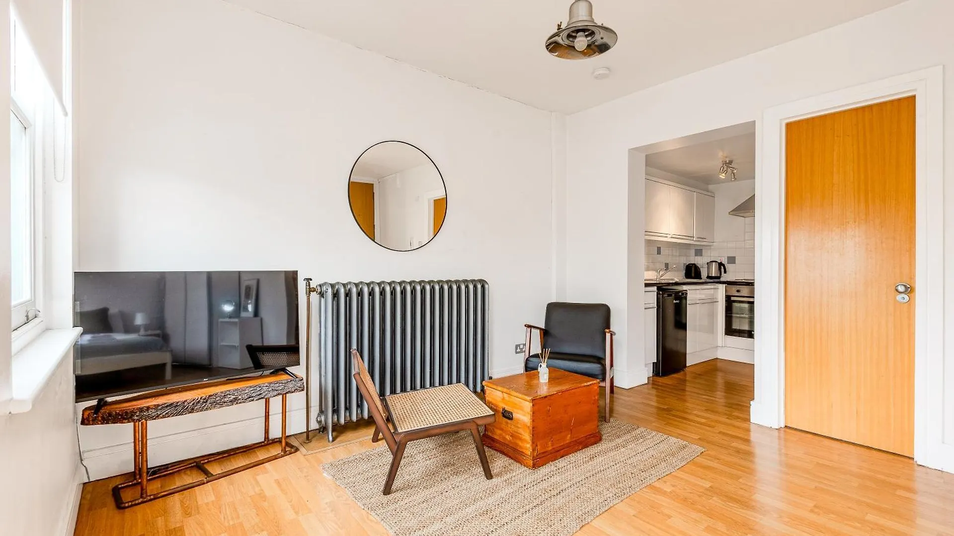 Lit & Airy Central Studio In Vibrant Spitalfields London Apartment